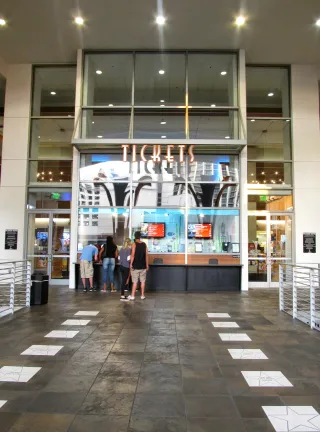Cobb Plaza Cinema Café 12