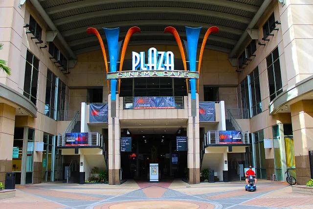 CMX Plaza Cinema Café 12