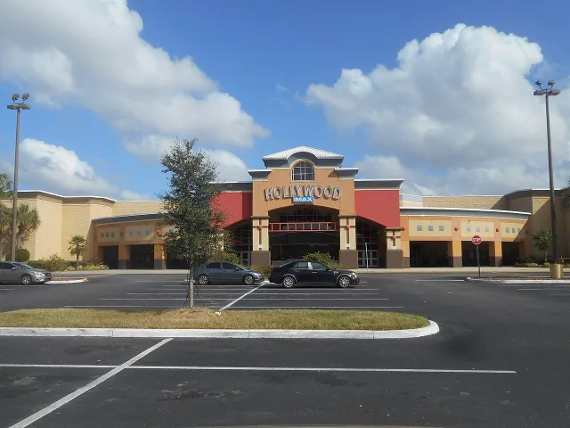 Regal Hollywood & IMAX - Ocala