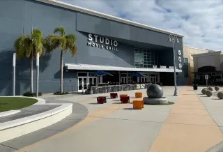 Studio Movie Grill Seminole photo 1