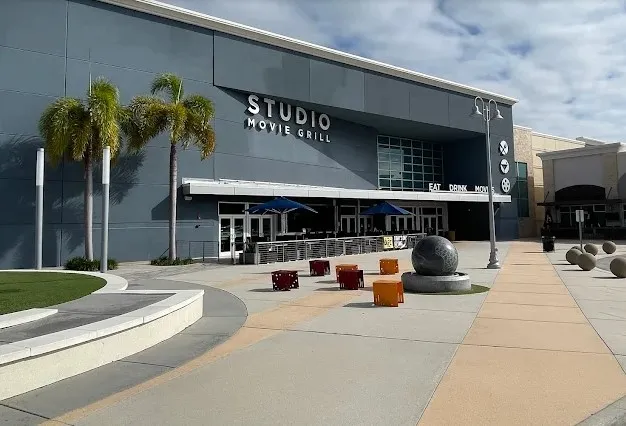 Studio Movie Grill Seminole